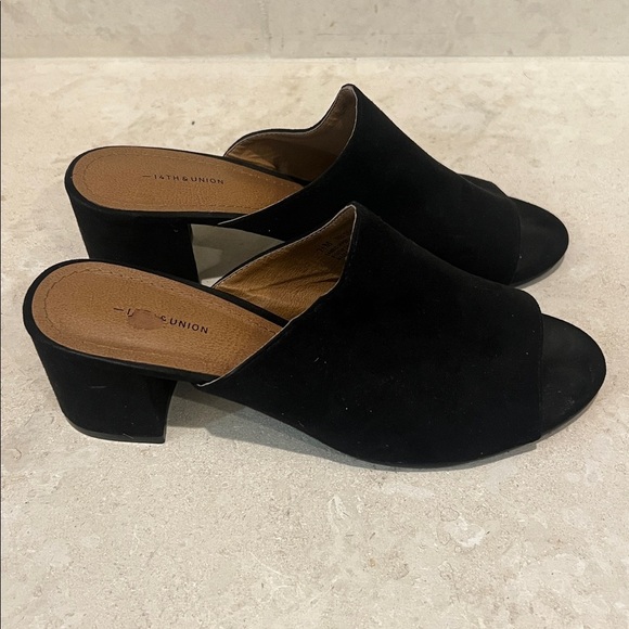 14th & Union Hayzel Black Suede Mules - Picture 6 of 7